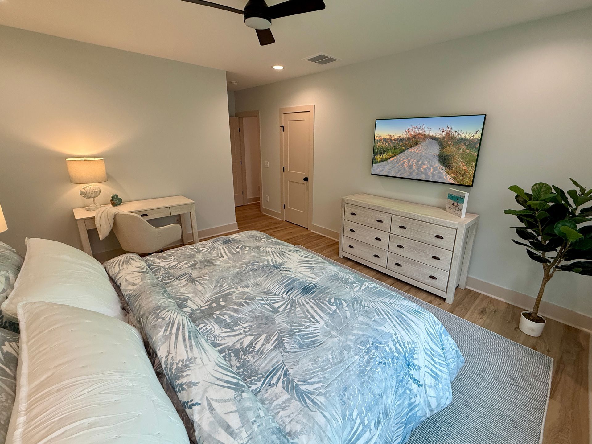 King Suite with Workspace